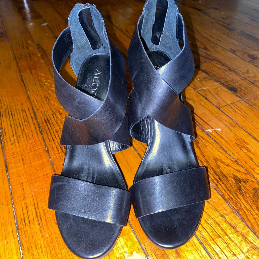 Black wedges